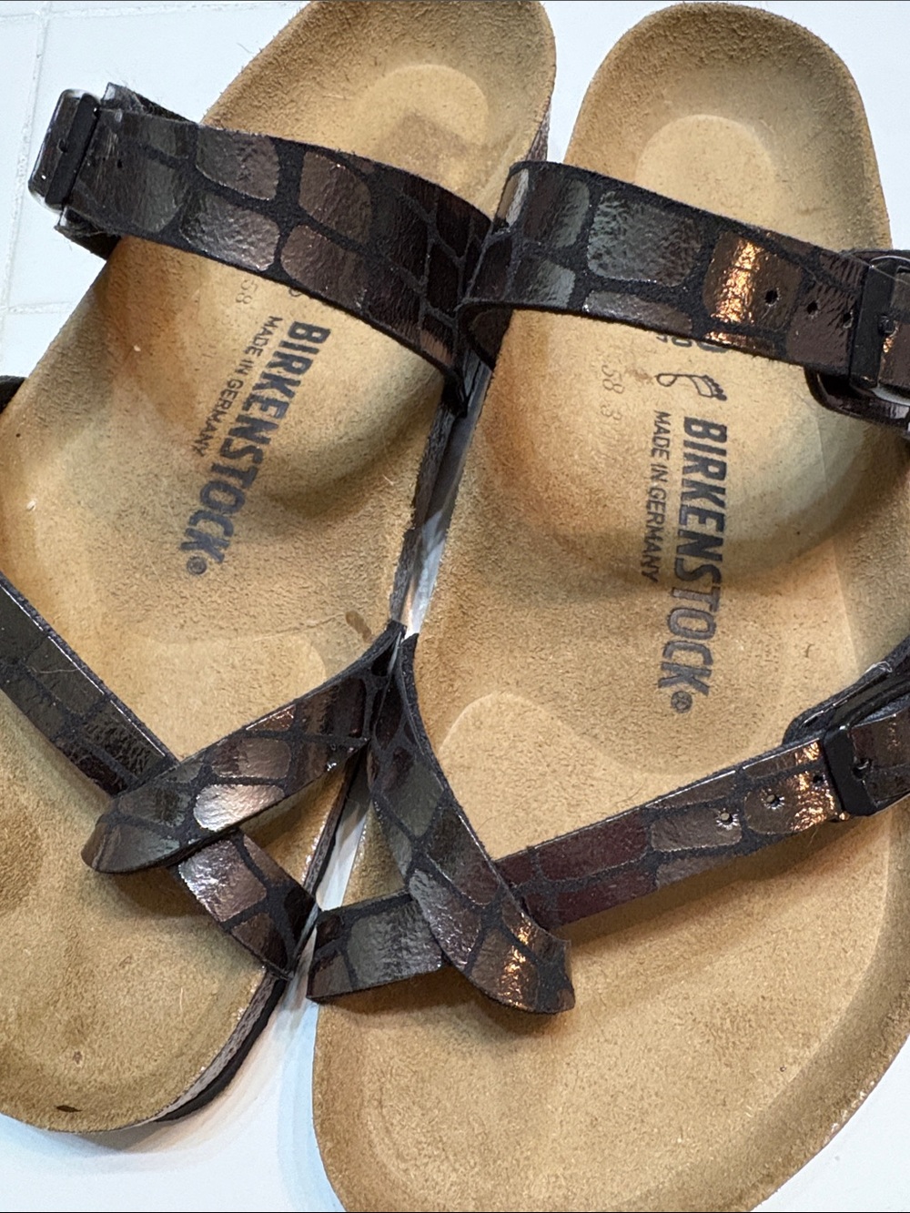 Birkenstock Black Croc-Patent Mayari Sandals NWOT Size 40 - Picture 4 of 5
